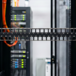 Patch panel niewyposażony 19 cali 1U 48 portów, czarny z organizerem kabli